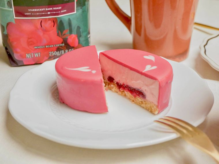 スターバックスの新作スイーツルビーチョコレートケーキ