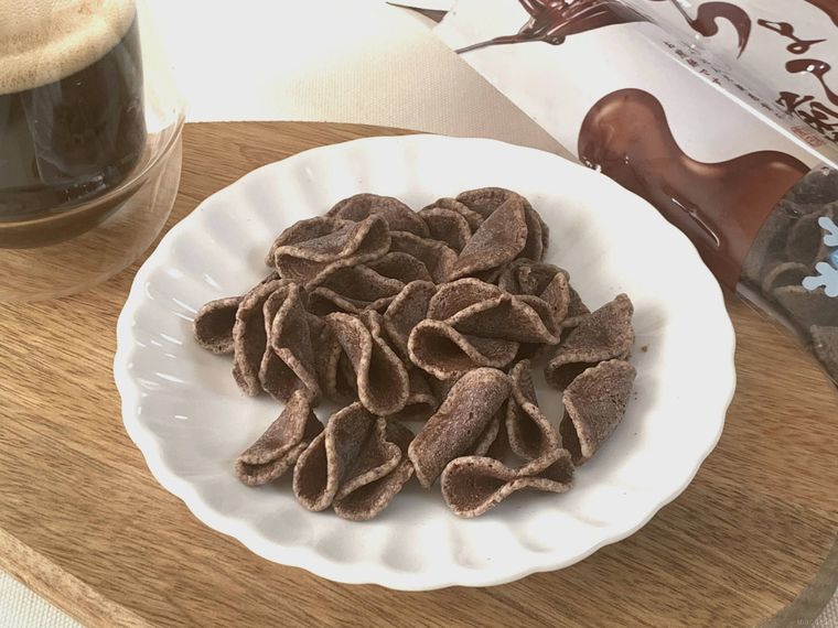 ちょこ煎をお皿に取り出した様子