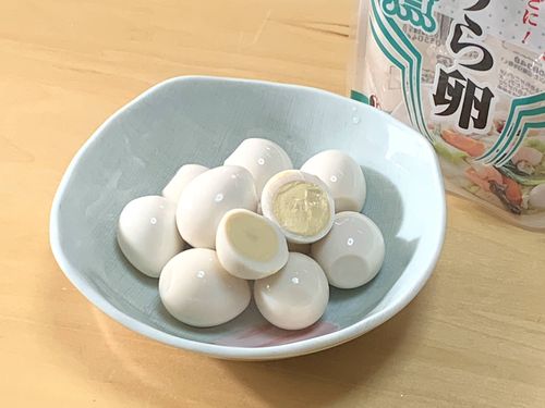 業務スーパーのパック入りうずら卵を器に盛り付けた様子