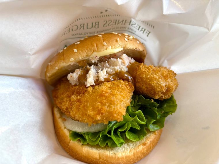 オオズワイガニのクリームコロッケバーガー ブラウンバターソース