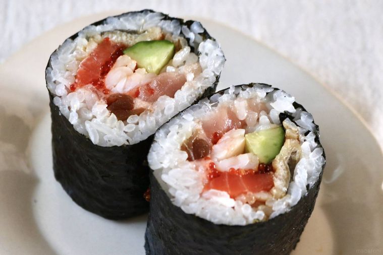 豪華海鮮恵方巻ハーフの断面