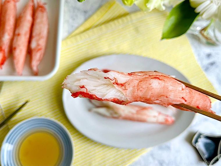 コストコカニカマの箸持ち上げ