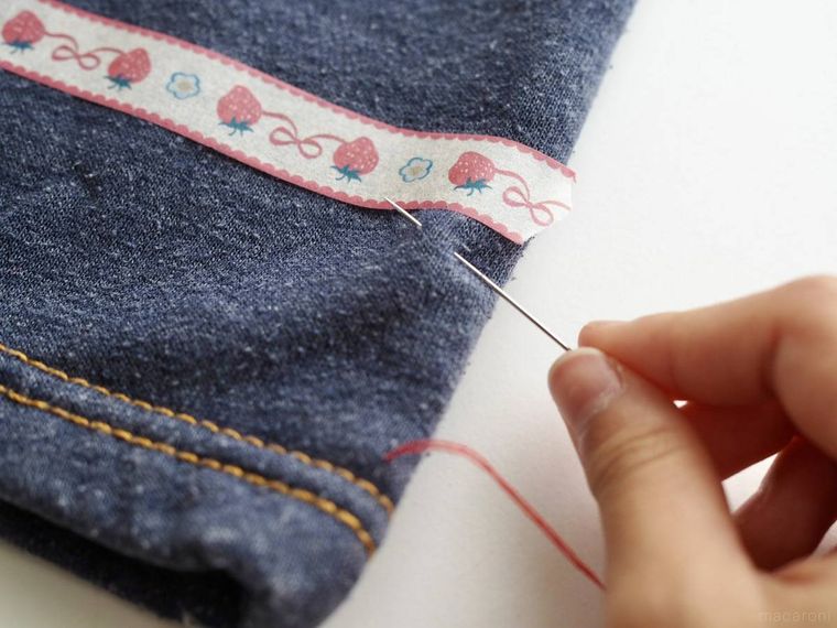 裾上げしているところ