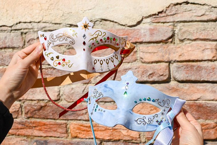 2種類の仮面のアップ