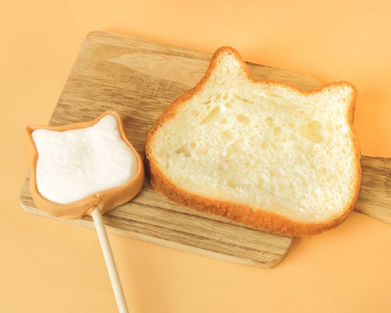 7. ねこねこコラボねこねこ食パンミニロリポップ
