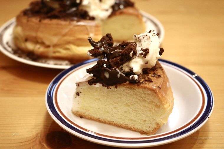 シロノワールを皿に取り分けた様子