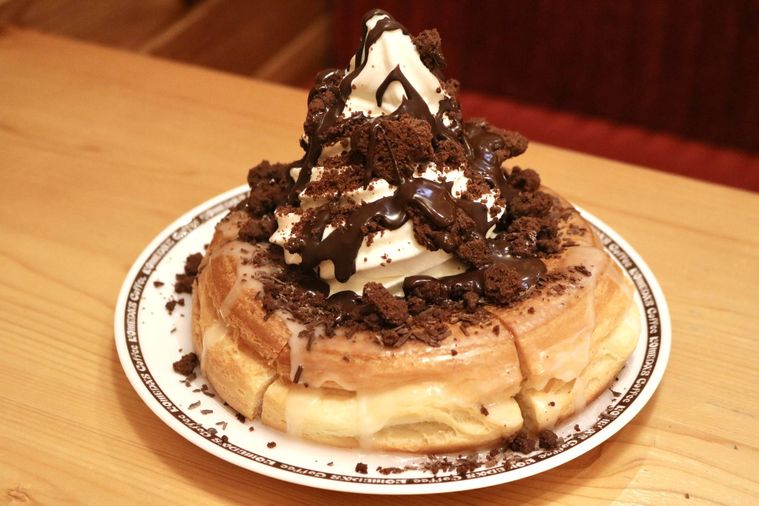 コメダ珈琲店とクラブハリエがコラボレーションしたシロノワールショコラノワール