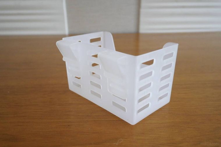 サイドにフックを取り付けたドアポケットすっきりケース