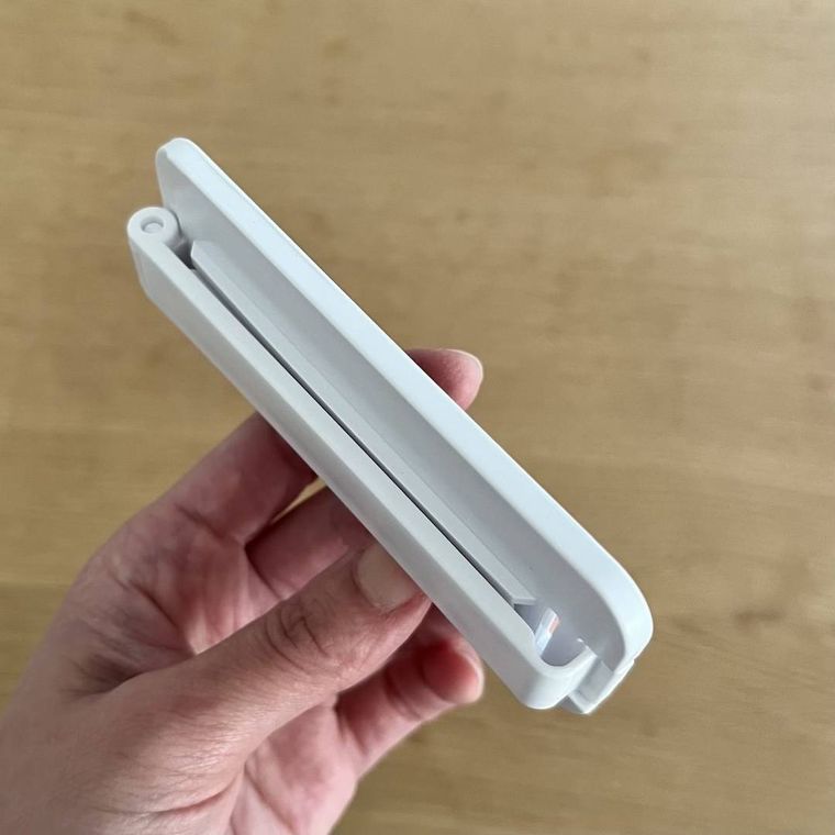 ダイソーのチューブ絞りの商品画像