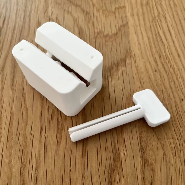 立てて使えるチューブ絞りのパーツ2種