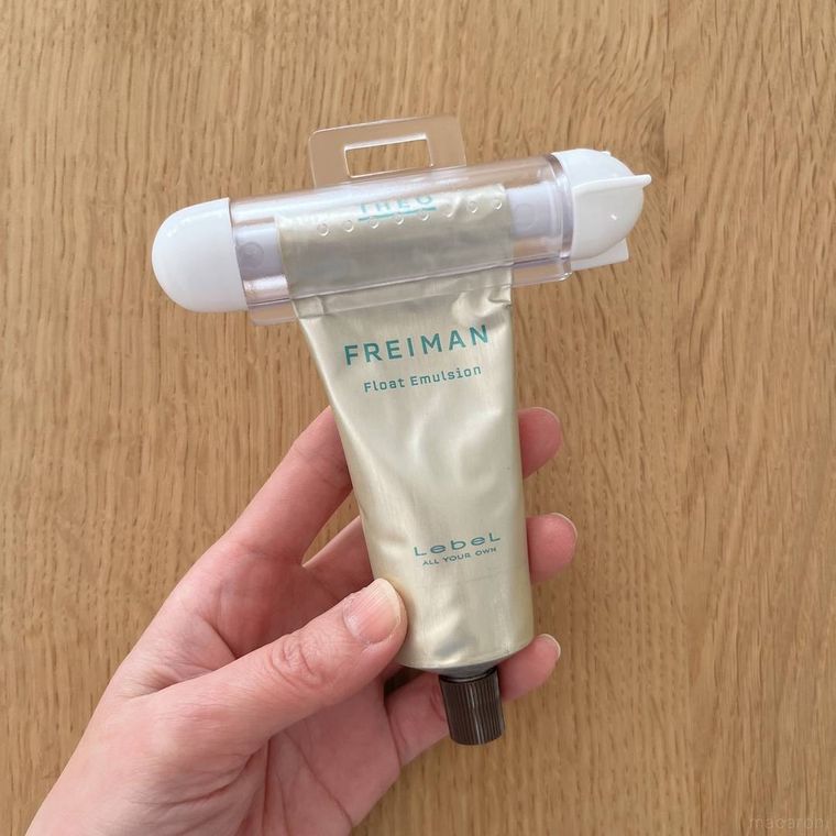 のューブ絞りでチューブを巻き取った様子