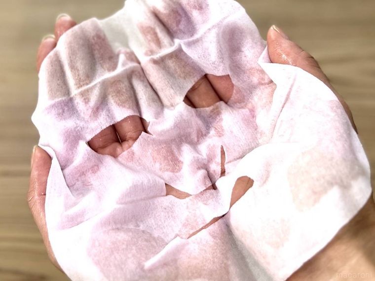 サボリーノ 目ざまシート高保湿タイプ N AP25を手のひらにのせた様子