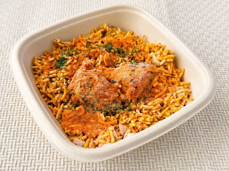 電子レンジで温める前の無印良品チキンビリヤニの様子