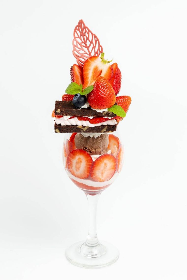 1. あまおういちごのガトー・ショコラパフェ