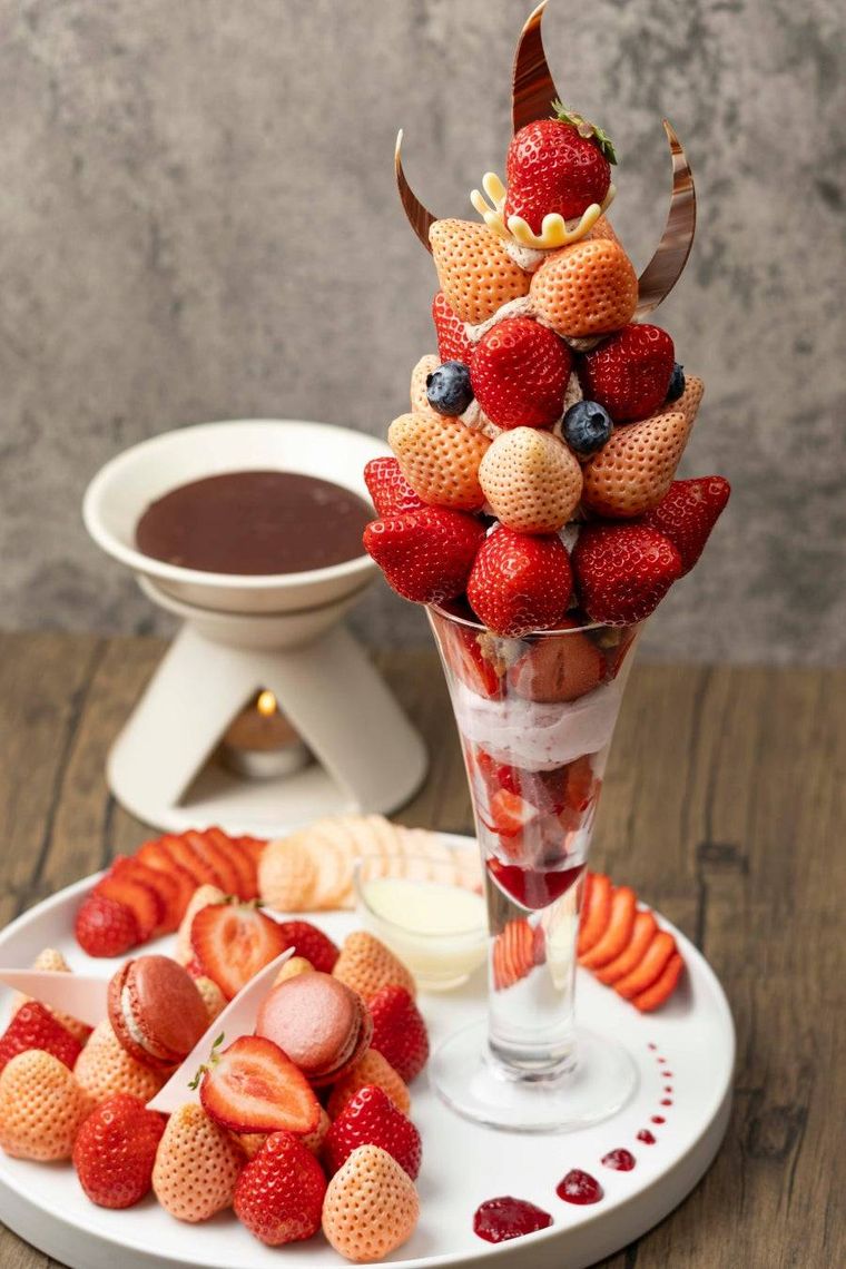 2. Strawberry Holic いちごに夢中