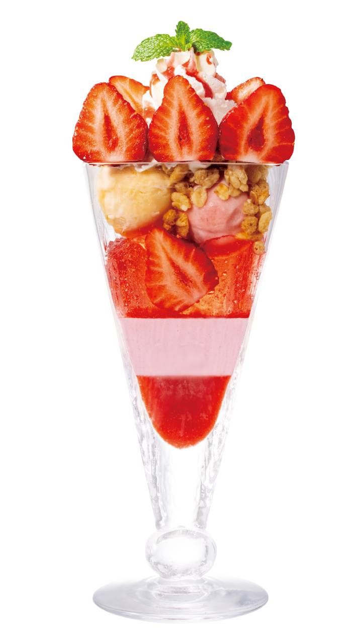 あまおうのまっぷたつパフェの正面からみた図