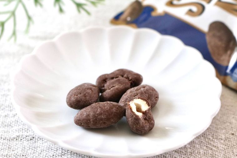 スモークナッツチョコレートの断面