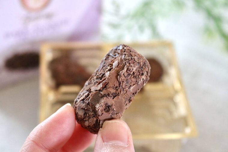 ガヴァルニー フレークトリュフ ダークを持っている