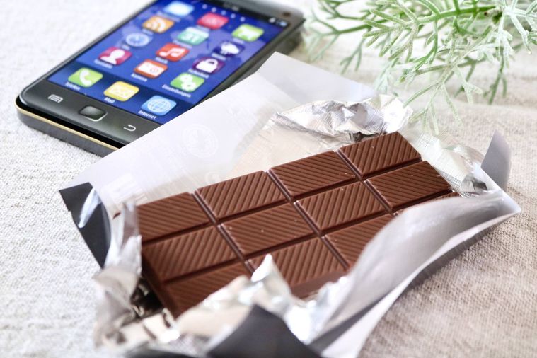 エイム スマホチョコ缶の中身