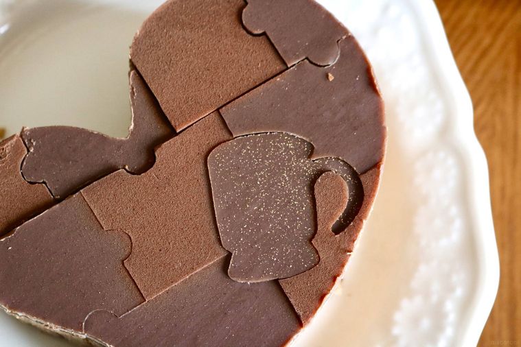 コーヒーカップのモチーフのハートブラウニーコメダブレンド