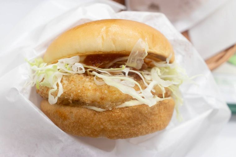 モスバーガーガーリックトマトのとり竜田バーガー 国産クリームチーズ