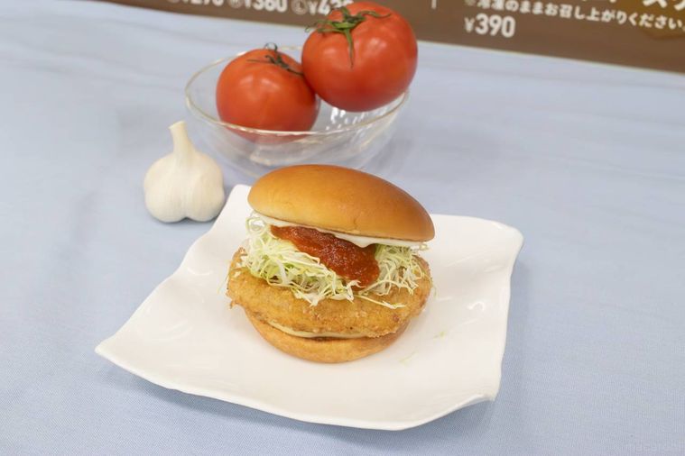 モスバーガーガーリックトマトのとり竜田バーガー 国産クリームチーズ