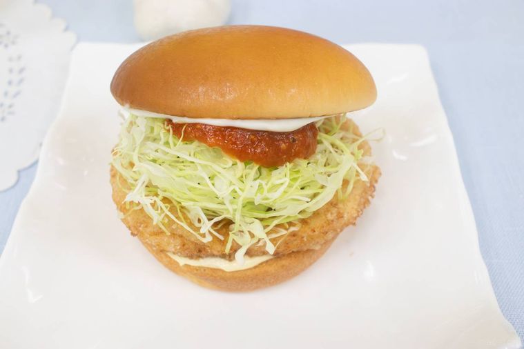 モスバーガーガーリックトマトのとり竜田バーガー 国産クリームチーズ
