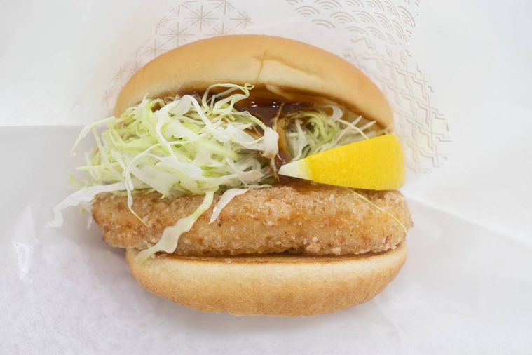 モスバーガー和風旨だれのとり竜田バーガーくし切りレモン添え