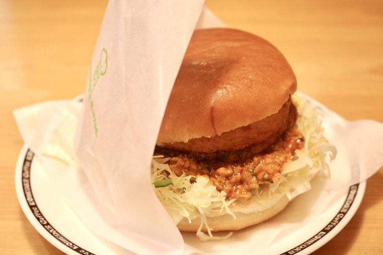 台湾ミンチのコメドムバーガー