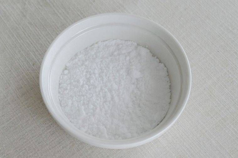 白い器に入った砂糖