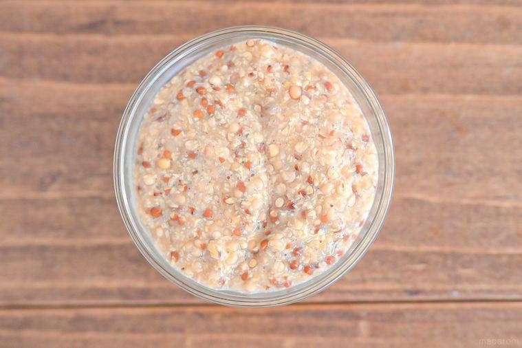 容器に入った粒マスタード