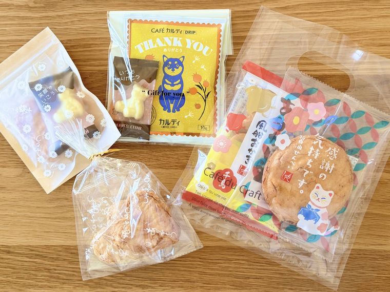 ラッピングしたカルディのお菓子