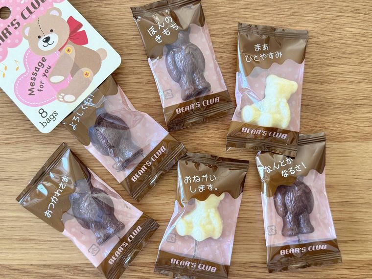 芥川製菓ベアチョコのアップ