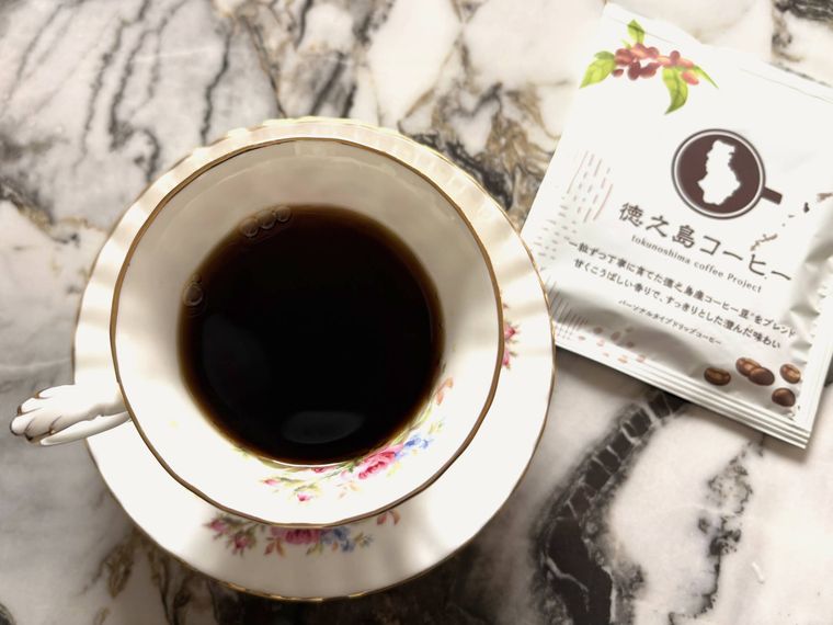 カップに入った徳之島コーヒー