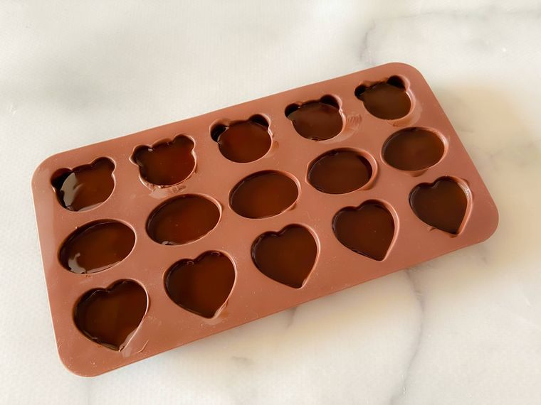 ガナッシュを入れたシリコーンチョコレート型