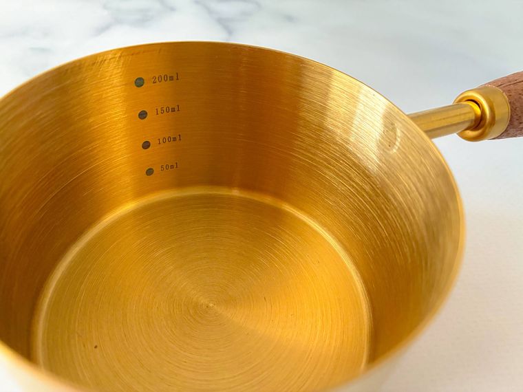 スリーコインズの計量カップのアップ