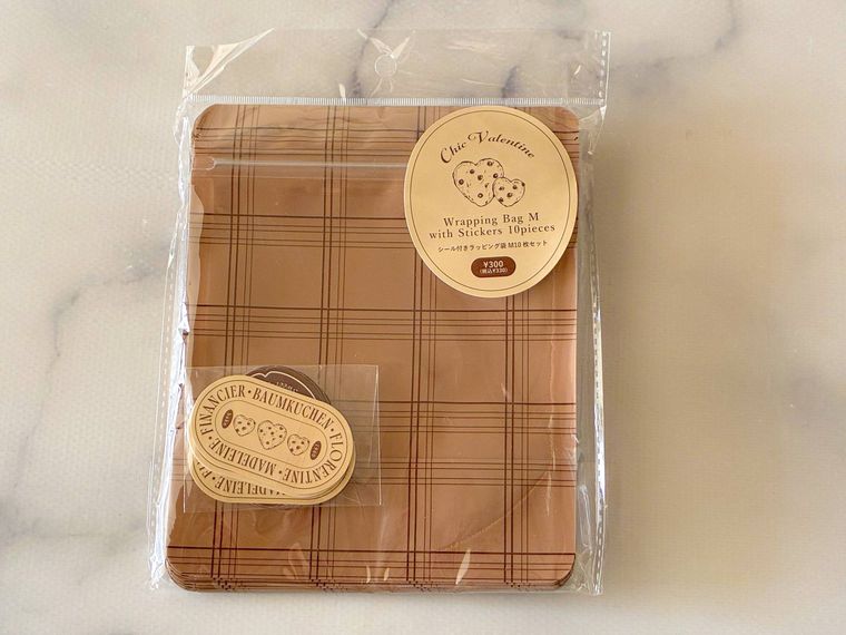 スリーコインズのシール付きラッピング袋