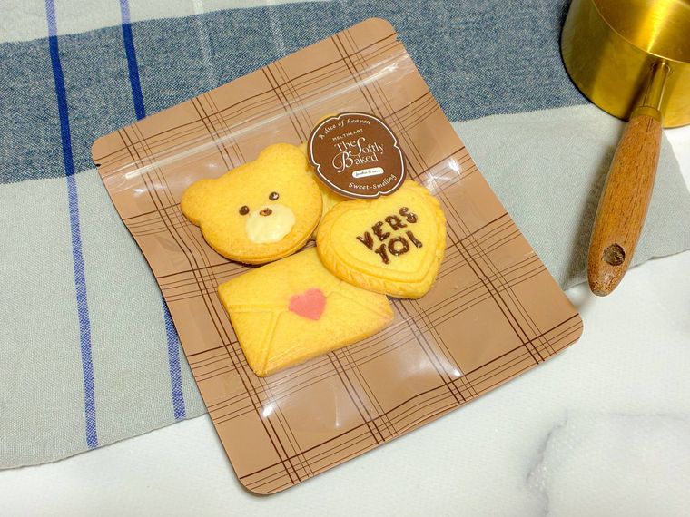 スリーコインズのラッピング袋に入れたクッキー