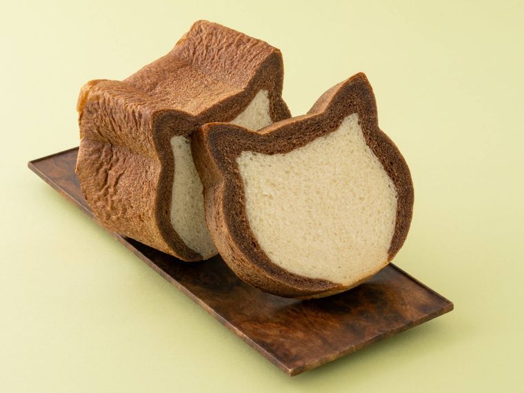 ネコ型食パン白黒