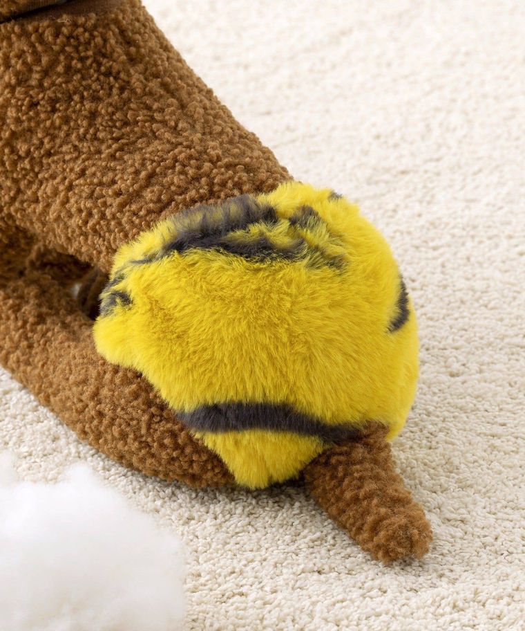 スリーコインズのペット用鬼のパンツをはいた犬のぬいぐるみ