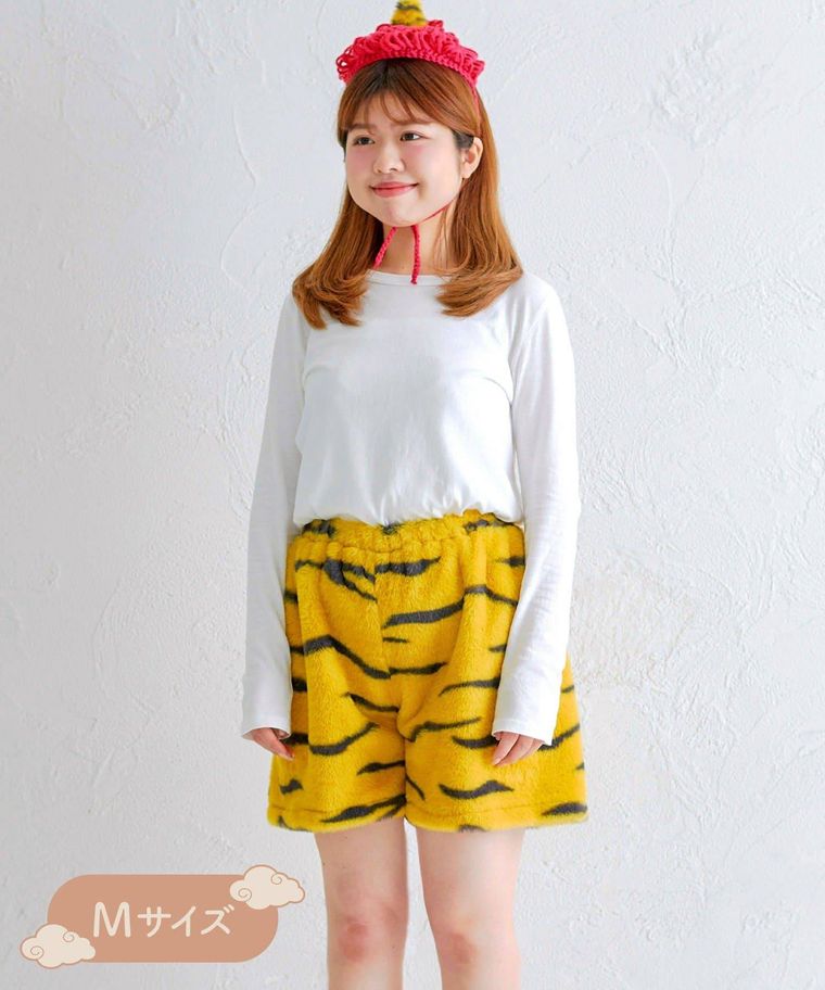 スリーコインズの鬼のパンツMをはいた女性