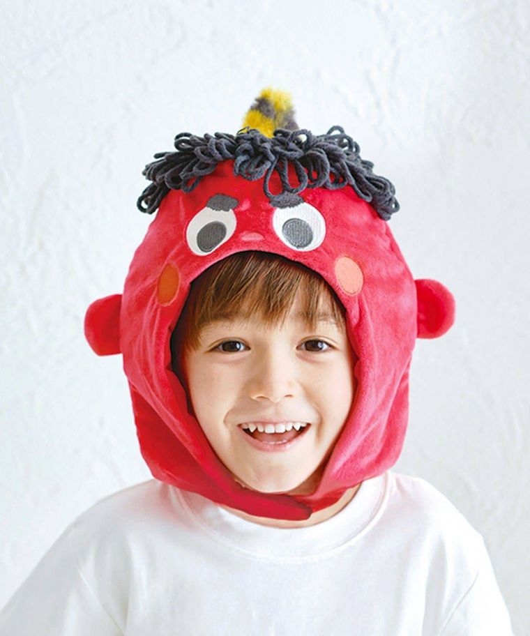 スリーコインズの鬼のかぶりものをかぶった男の子