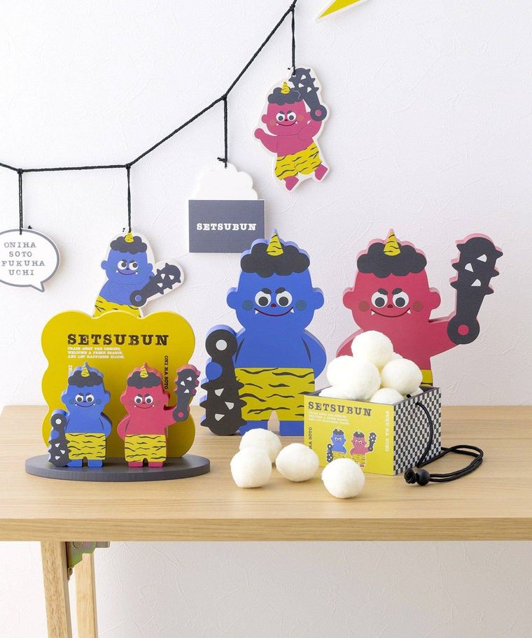 スリーコインズの節分商品が並べられている様子