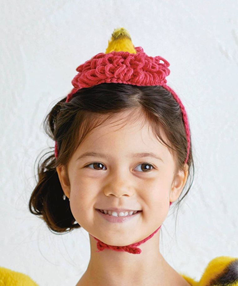 スリーコインズの鬼のウィッグMを付けた女の子