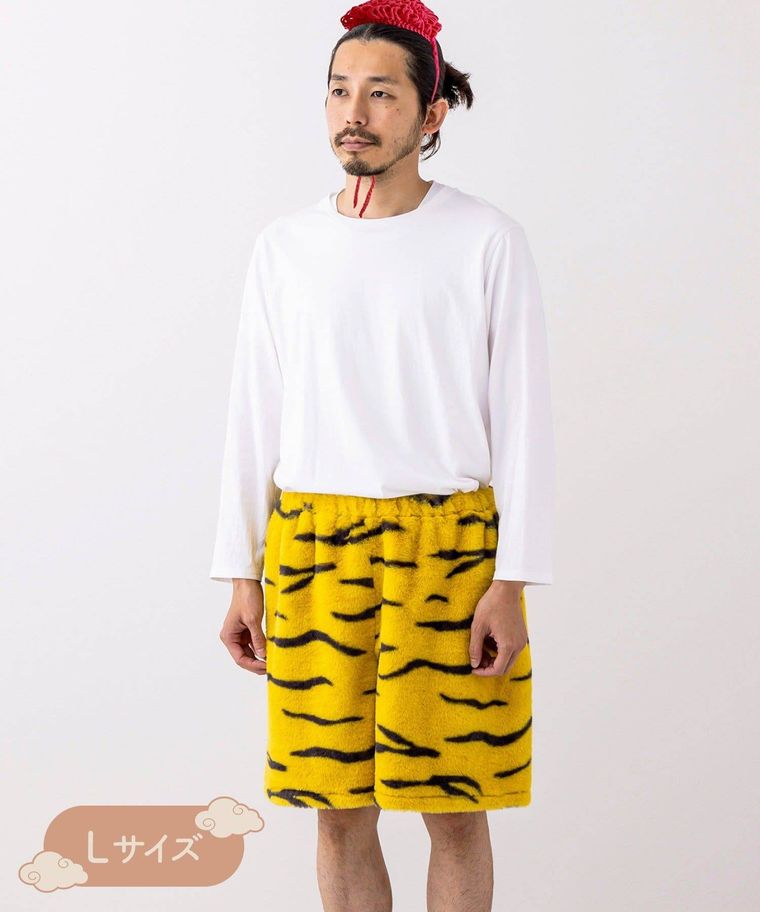 スリーコインズの鬼のパンツLをはいた男性