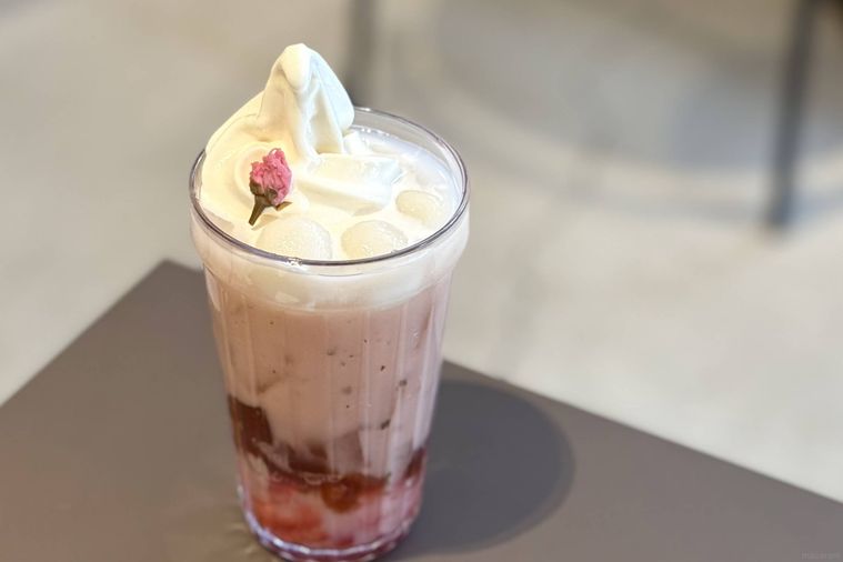 桜と苺のティーゼリーラテ