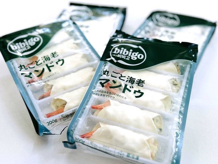 bibigoの丸ごと海老マンドゥを箱から出した様子