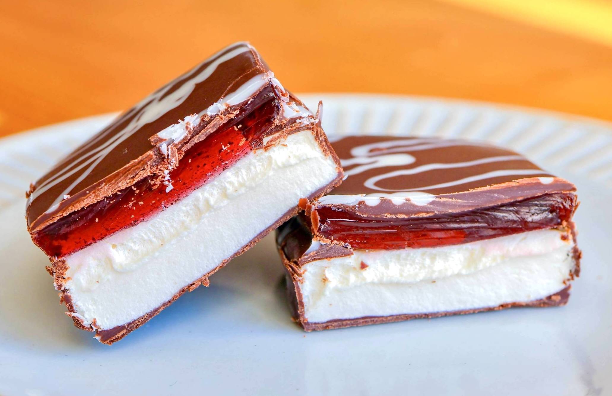 最初で最後の1セット★願望実現のデニッシュロールとチョコレートマシュマロ セット ビターチョコを味わうチョコがけマシュマロ ｜商品情報｜ファミリーマート