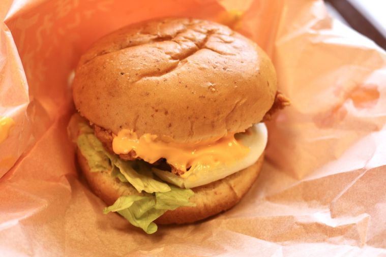 チーズにおぼれるフィレバーガー濃い濃いチェダー