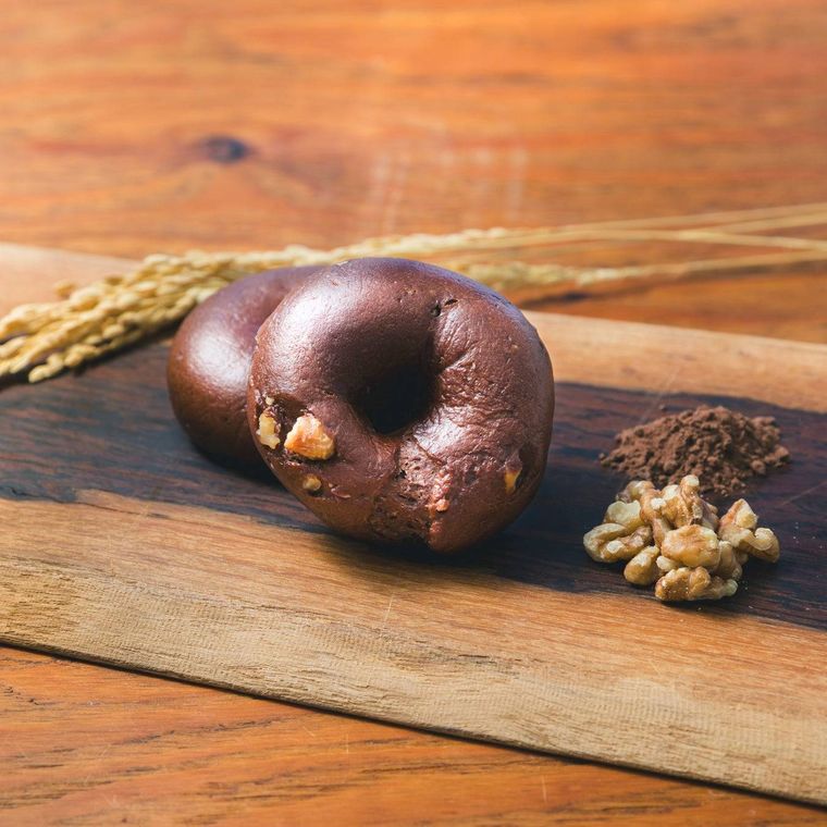 2. 米粉のもっちりベーグル くるみココア